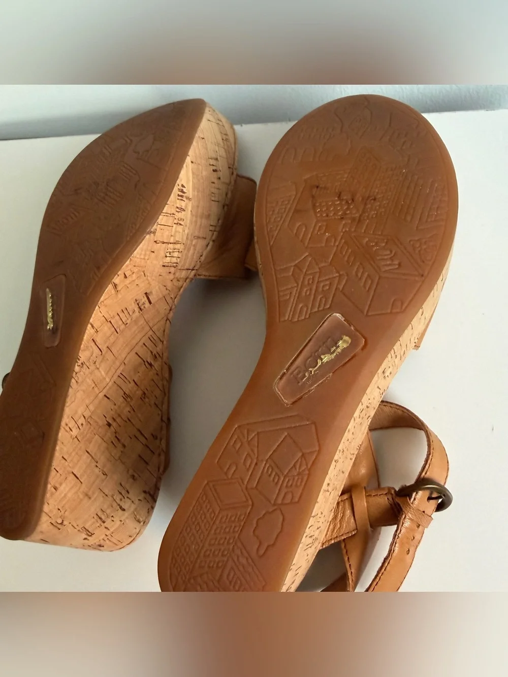 Like new Born Tan Leather Cork Wedge Sandals sz 8